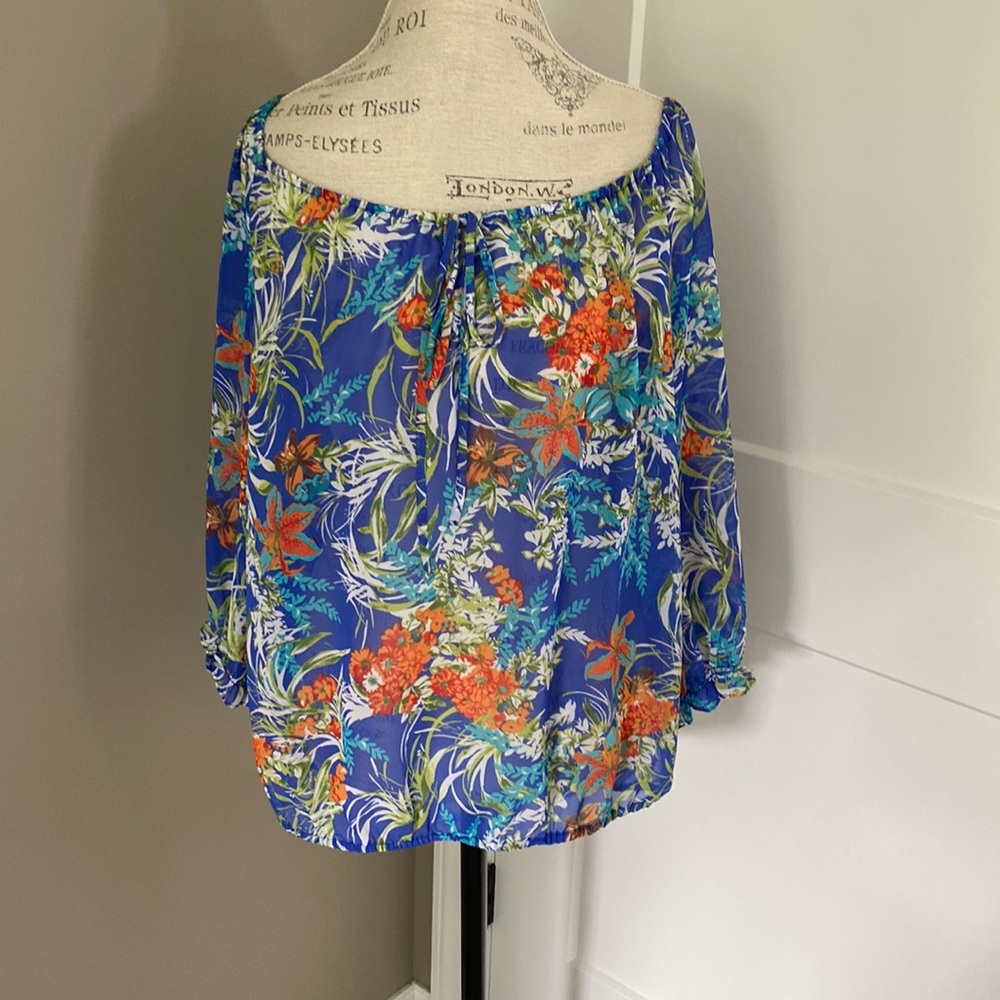Pleione floral flowy top size XS